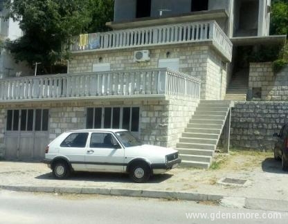 Porodicna kuca, alloggi privati a Dobrota, Montenegro