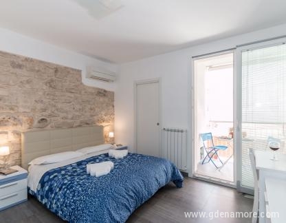 Bianco &amp; Blu, private accommodation in city Marina di Ragusa, Italy