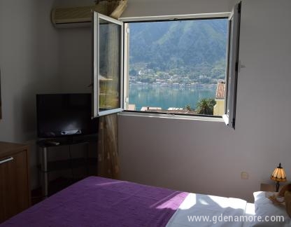 Stan sa pogledom na more, logement privé à Kotor, Mont&eacute;n&eacute;gro