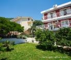 APARTMANI KOPITOVIC, Privatunterkunft im Ort Petrovac, Montenegro