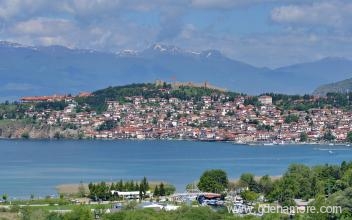 Szobák fürdőszobával, parkolóval, internettel, terasszal, kilátással a tóra Villa Ohrid Lake View st, Magán szállás a községben Ohrid, Makedonia