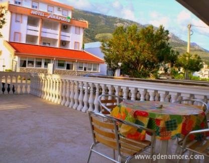 Apartments with terrace, private accommodation in city Sutomore, Montenegro