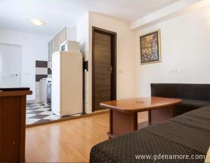 Appartement Lukas, Privatunterkunft im Ort Budva, Montenegro