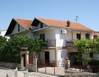 VODICE -WILLA SARAJEVO *** - &Epsilon;&Nu;&Omicron;&Iota;&Kappa;&Iota;&Alpha;&Zeta;&Epsilon;&Tau;&Alpha;&Iota; &Delta;&Iota;&Alpha;&Mu;&Epsilon;&Rho;&Iota;&Sigma;&Mu;&Alpha;, ενοικιαζόμενα δωμάτια στο μέρος Vodice, Croatia