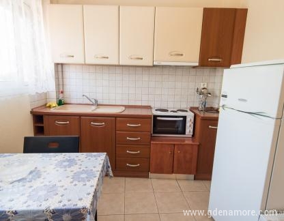 Апартаментите на Елена, частни квартири в града Nikiti, Гърция