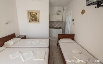 Stella's House, private accommodation in city Neos Marmaras, Greece