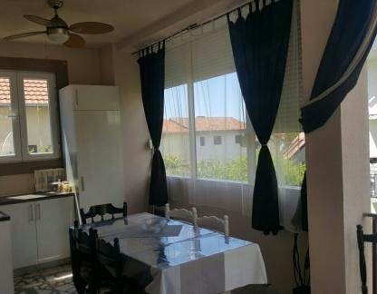 Apartamentos en Tivat, alojamiento privado en Tivat, Montenegro