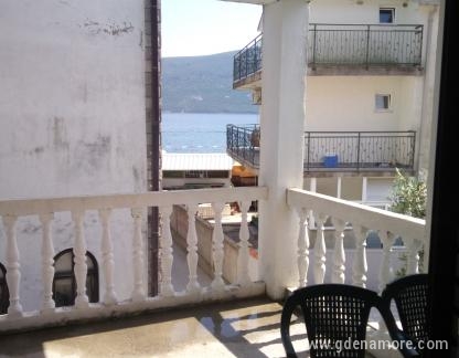 One-room apartment, private accommodation in city Bao&scaron;ići, Montenegro - Balkon