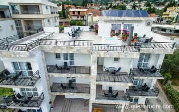 Apartments Saric, private accommodation in city Šušanj, Montenegro