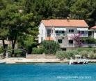 Apartments Dragica Pedisic, private accommodation in city Pasman, Croatia