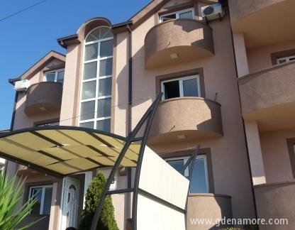 Appartements MUJANOVIC, logement privé à Bijela, Mont&eacute;n&eacute;gro - 20180729_084303