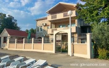 Apartmani More, privatni smeštaj u mestu Tivat, Crna Gora