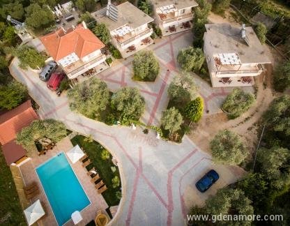 Mythos Bungalows, частни квартири в града Thassos, Гърция - mythos-bungalows-pool-area-potos-thassos-2