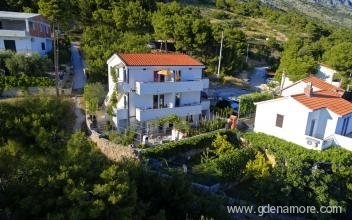 Apartmani 1234, private accommodation in city Omiš, Croatia