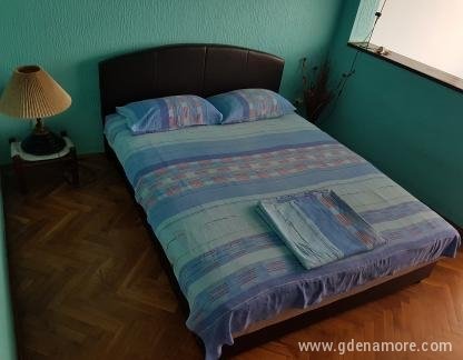 Izdajem apartman u centru grada, private accommodation in city Budva, Montenegro - 20190707_131215
