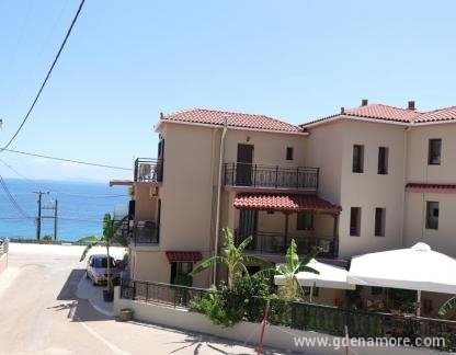 Michaela Hotel, частни квартири в града Poros, Гърция - michaela-hotel-poros-kefalonia-1
