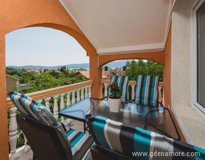 Apartmaji Kovač Seljanovo, zasebne nastanitve v mestu Tivat, Črna gora - Balkon
