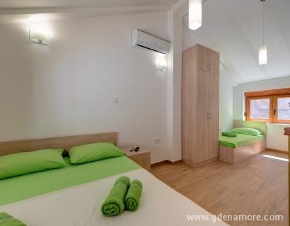 Apartamentos Trojanovic Obala, alojamiento privado en Tivat, Montenegro - 75B_0417_18_19_20_21