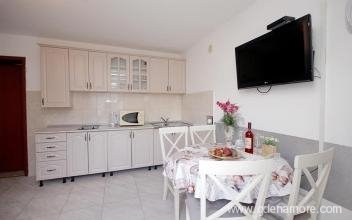 Apartment Stupovi, private accommodation in city Petrovac, Montenegro