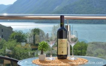 Villa Illyrik Apartmani, privatni smeštaj u mestu Risan, Crna Gora