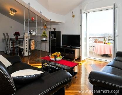 Апартаменти Bijelo Sunce, частни квартири в града Bijela, Черна Гора - 58156225