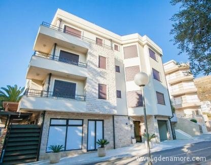 APARTAMENTOS AZUR, alojamiento privado en Petrovac, Montenegro - 61778399