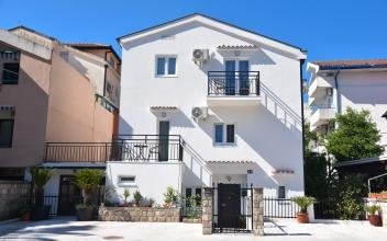 Апартаменти Маса, частни квартири в града Budva, Черна Гора