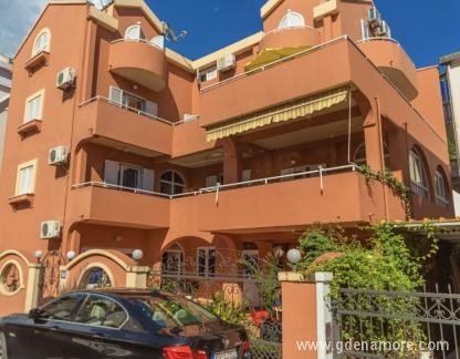 Villa Popovic, alloggi privati a Budva, Montenegro - IMG-b9745416c214d9137df411eedc66470b-V