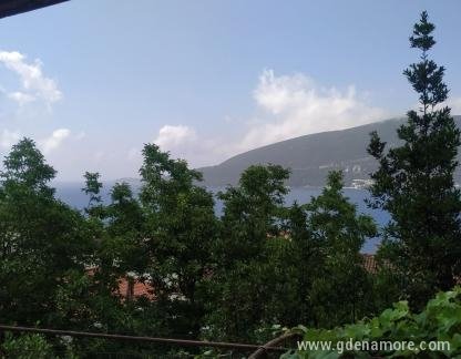 APARTMANI ,,ALEKSANDAR&ldquo;, privatni smeštaj u mestu Herceg Novi, Crna Gora - Pogled sa prozora