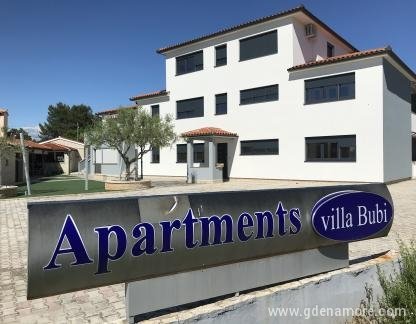 Apartamentos Villa Bubi, alojamiento privado en Pula, Croacia - glavni objekt