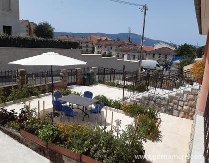 MONTENEGRO, private accommodation in city Tivat, Montenegro - dvoriste