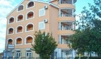 Apartmaji Ivo in Nada, zasebne nastanitve v mestu Budva, Črna gora