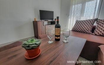 Apartments Chipsy, private accommodation in city Zelenika, Montenegro