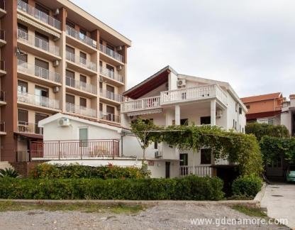 Apartmani Mira, частни квартири в града Bečići, Черна Гора - 81860112