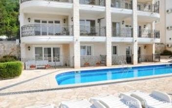 Apartman Anna, частни квартири в града Djenović, Черна Гора