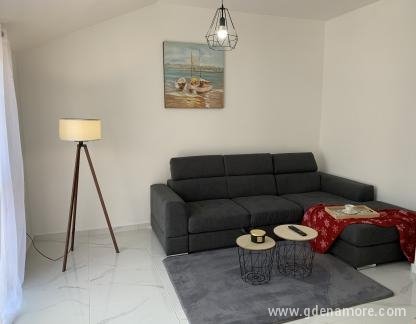 Apartmani Vojvodic-Nautica, privatni smeštaj u mestu Djenović, Crna Gora - DDBB0D7C-5F87-4228-BAAA-D0D317D6FC8C