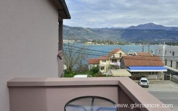 Gogic Apartmani, private accommodation in city Radovići, Montenegro