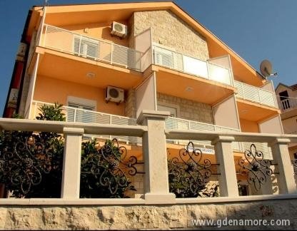 Апартаменти Божович, частни квартири в града Zanjice, Черна Гора - Apartmani Bojović