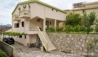 Guest House Ana, alojamiento privado en Buljarica, Montenegro