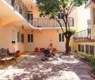 Gueathose & Apartments OTO, privat innkvartering i sted Sutomore, Montenegro