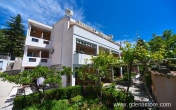 Apartmani Soljaga , частни квартири в града Petrovac, Черна Гора