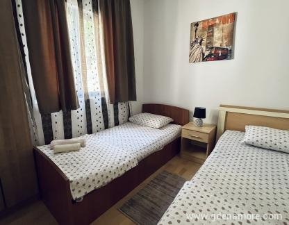 Mandarine Haus, Privatunterkunft im Ort Budva, Montenegro - EE83EE62-A05B-4B74-98A8-AD81A3917446