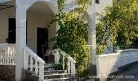  Apartmani Lalicic, Частный сектор жилья Lastva Grbaljska, Черногория