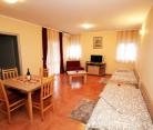 Apartman broj 7, Privatunterkunft im Ort Igalo, Montenegro