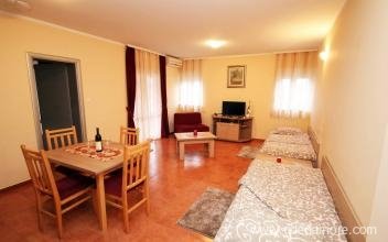 Apartman broj 7, Privatunterkunft im Ort Igalo, Montenegro