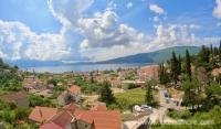 Зашеметяваща вила с изглед към залива Котор, частни квартири в града Baošići, Черна Гора