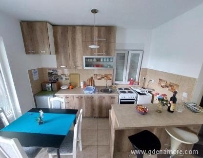 Apartman Iva, Privatunterkunft im Ort Bijela, Montenegro - viber_image_2023-06-01_19-14-51-723