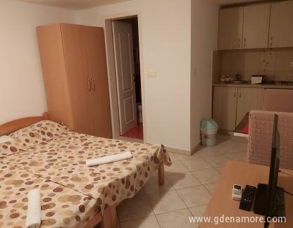 Apartments-Zimmer Seljanovo, Privatunterkunft im Ort Tivat, Montenegro - Studio apartman