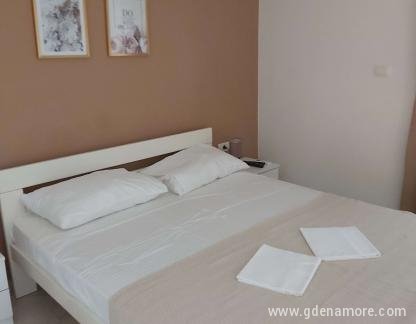 Apartmani Ivana, Privatunterkunft im Ort Igalo, Montenegro - 20230622_183453