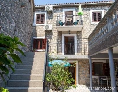 St&uacute;di&oacute; apartmanok Jela, 5 percre a strandt&oacute;l, Magán szállás a községben Bečići, Montenegr&oacute; - Studio apartments Jela